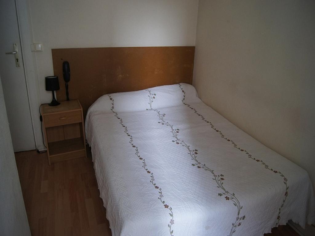 Hôtel Moderne Maisons-Alfort Quarto foto A single bed