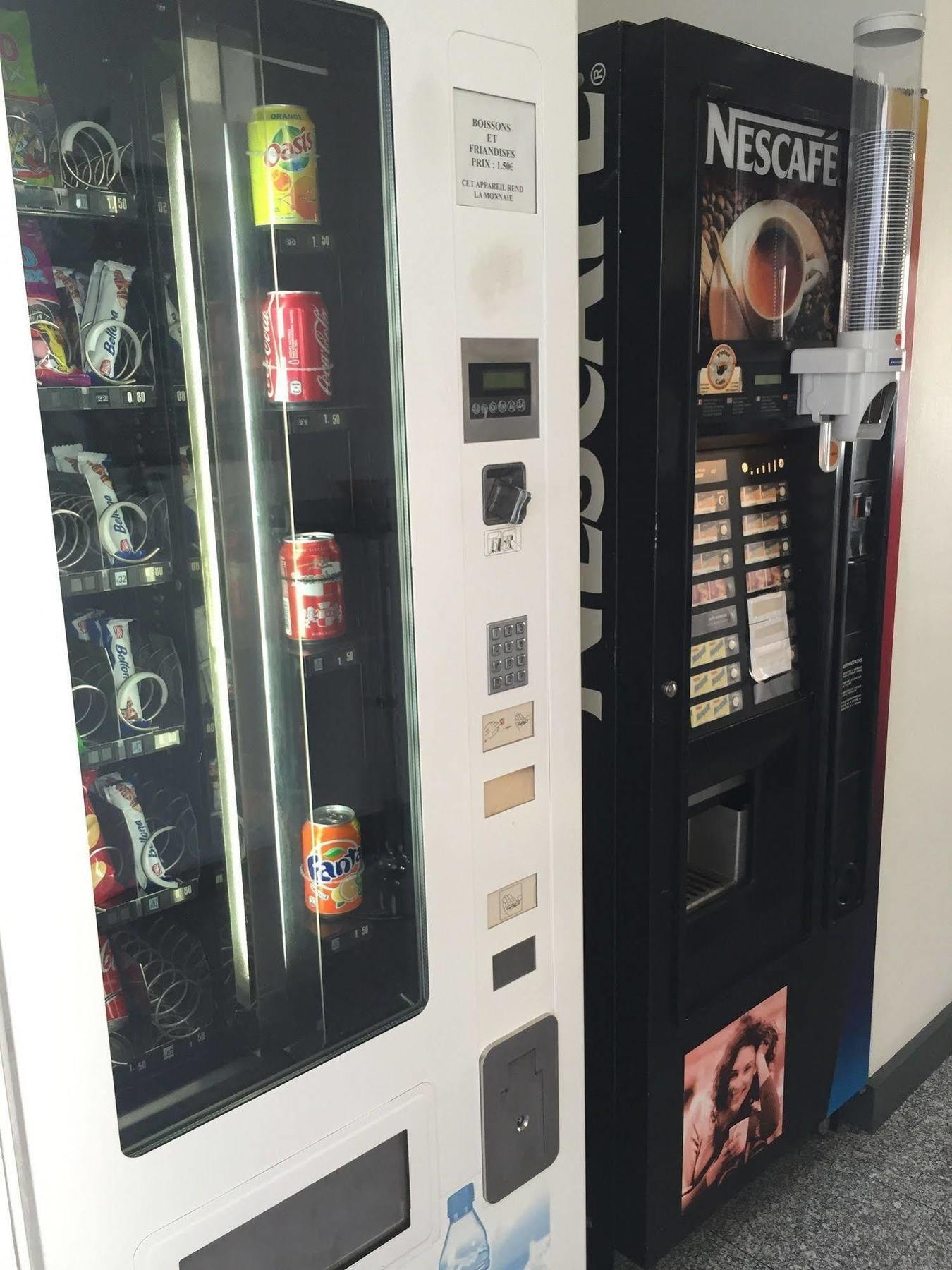 Hôtel Moderne Maisons-Alfort Exterior foto A vending machine in China